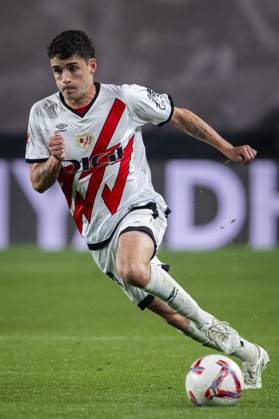 Rayo Vallecano vs UD Las Palmas - La Liga EA Sports 2024 25 Sergio Camello of Rayo Vallecano in action with the ball during the La Liga EA Sports 2024 25 football match between Rayo Vallecano vs UD Las Palmas at Estadio de Vallecas on November 08, 2024 in Madrid, Spain. Madrid Estadio de Vallecas Madrid Spain Copyright: xAlbertoxGardinx AGardin_20241108_Liga_Rayo_Las_Palmas_047