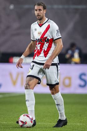 Rayo Vallecano vs UD Las Palmas - La Liga EA Sports 2024 25 Florian Lejeune of Rayo Vallecano in action with the ball during the La Liga EA Sports 2024 25 football match between Rayo Vallecano vs UD Las Palmas at Estadio de Vallecas on November 08, 2024 in Madrid, Spain. Madrid Estadio de Vallecas Madrid Spain Copyright: xAlbertoxGardinx AGardin_20241108_Liga_Rayo_Las_Palmas_048