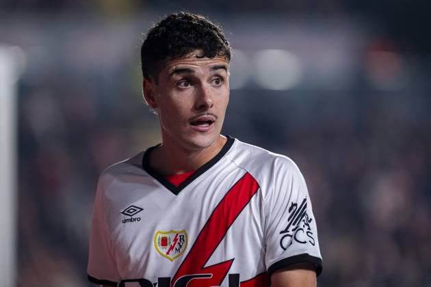 Rayo Vallecano vs UD Las Palmas - La Liga EA Sports 2024 25 Sergio Camello of Rayo Vallecano seen during the La Liga EA Sports 2024 25 football match between Rayo Vallecano vs UD Las Palmas at Estadio de Vallecas on November 08, 2024 in Madrid, Spain. Madrid Estadio de Vallecas Madrid Spain Copyright: xAlbertoxGardinx AGardin_20241108_Liga_Rayo_Las_Palmas_053