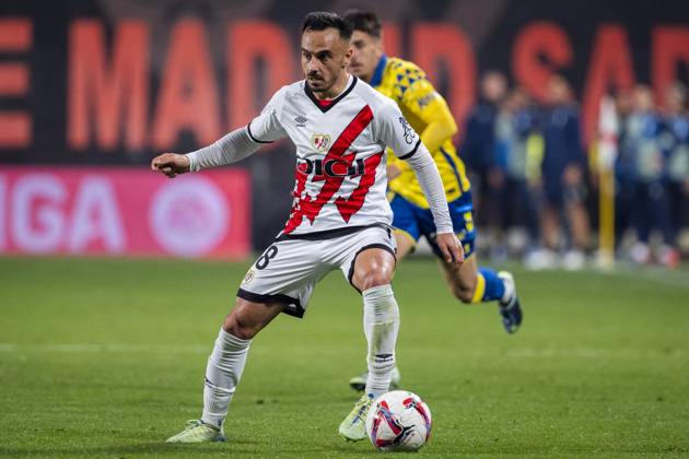 Rayo Vallecano vs UD Las Palmas - La Liga EA Sports 2024 25 Alvaro Garcia of Rayo Vallecano in action with the ball during the La Liga EA Sports 2024 25 football match between Rayo Vallecano vs UD Las Palmas at Estadio de Vallecas on November 08, 2024 in Madrid, Spain. Madrid Estadio de Vallecas Madrid Spain Copyright: xAlbertoxGardinx AGardin_20241108_Liga_Rayo_Las_Palmas_056