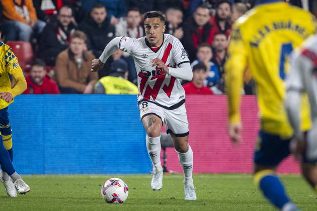Rayo Vallecano vs UD Las Palmas - La Liga EA Sports 2024 25 Oscar Trejo of Rayo Vallecano in action with the ball during the La Liga EA Sports 2024 25 football match between Rayo Vallecano vs UD Las Palmas at Estadio de Vallecas on November 08, 2024 in Madrid, Spain. Madrid Estadio de Vallecas Madrid Spain Copyright: xAlbertoxGardinx AGardin_20241108_Liga_Rayo_Las_Palmas_060
