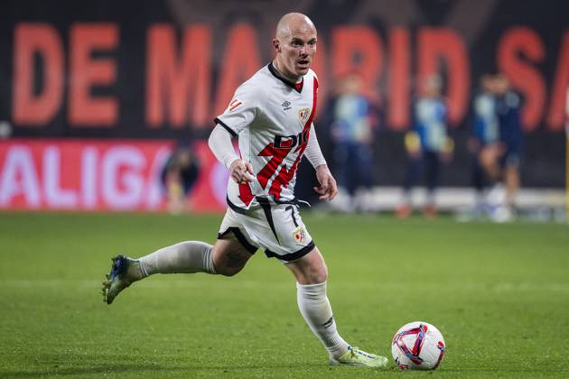 Rayo Vallecano vs UD Las Palmas - La Liga EA Sports 2024 25 Isi Palazon of Rayo Vallecano in action with the ball during the La Liga EA Sports 2024 25 football match between Rayo Vallecano vs UD Las Palmas at Estadio de Vallecas on November 08, 2024 in Madrid, Spain. Madrid Estadio de Vallecas Madrid Spain Copyright: xAlbertoxGardinx AGardin_20241108_Liga_Rayo_Las_Palmas_061