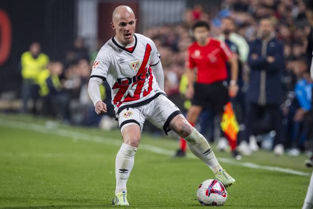 Rayo Vallecano vs UD Las Palmas - La Liga EA Sports 2024 25 Isi Palazon of Rayo Vallecano in action with the ball during the La Liga EA Sports 2024 25 football match between Rayo Vallecano vs UD Las Palmas at Estadio de Vallecas on November 08, 2024 in Madrid, Spain. Madrid Estadio de Vallecas Madrid Spain Copyright: xAlbertoxGardinx AGardin_20241108_Liga_Rayo_Las_Palmas_062