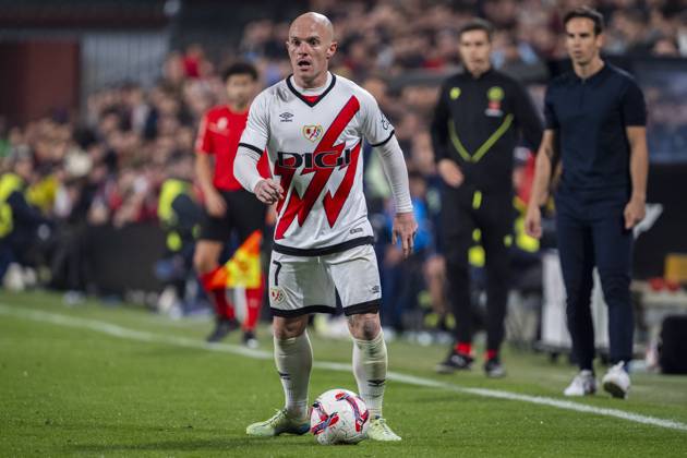 Rayo Vallecano vs UD Las Palmas - La Liga EA Sports 2024 25 Isi Palazon of Rayo Vallecano in action with the ball during the La Liga EA Sports 2024 25 football match between Rayo Vallecano vs UD Las Palmas at Estadio de Vallecas on November 08, 2024 in Madrid, Spain. Madrid Estadio de Vallecas Madrid Spain Copyright: xAlbertoxGardinx AGardin_20241108_Liga_Rayo_Las_Palmas_063