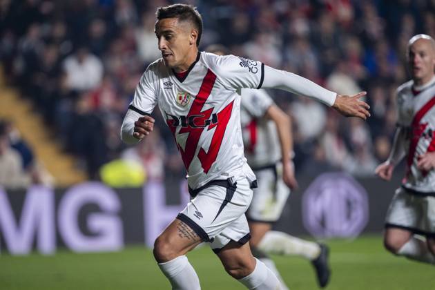 Rayo Vallecano vs UD Las Palmas - La Liga EA Sports 2024 25 Oscar Trejo of Rayo Vallecano in action with the ball during the La Liga EA Sports 2024 25 football match between Rayo Vallecano vs UD Las Palmas at Estadio de Vallecas on November 08, 2024 in Madrid, Spain. Madrid Estadio de Vallecas Madrid Spain Copyright: xAlbertoxGardinx AGardin_20241108_Liga_Rayo_Las_Palmas_066