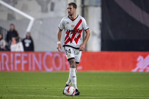 Rayo Vallecano vs UD Las Palmas - La Liga EA Sports 2024 25 Florian Lejeune of Rayo Vallecano in action with the ball during the La Liga EA Sports 2024 25 football match between Rayo Vallecano vs UD Las Palmas at Estadio de Vallecas on November 08, 2024 in Madrid, Spain. Madrid Estadio de Vallecas Madrid Spain Copyright: xAlbertoxGardinx AGardin_20241108_Liga_Rayo_Las_Palmas_070
