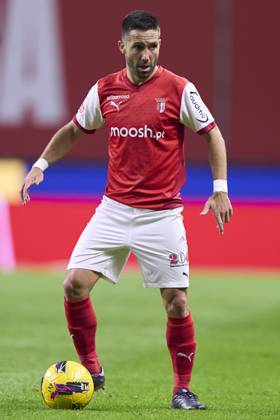 Sporting Clube de Braga v Sporting Clube de Portugal - Liga Portugal Betclic Joao Moutinho of SC Braga is in action during the Liga Portugal Betclic match between SC Braga and Sporting CP at Estadio Municipal de Braga in Braga, Portugal, on November 10, 2024. Braga, Portugal Portugal Copyright: xJosexManuelxAlvarezxReyx originalFilename:alvarezrey-notitle241110_npe8U