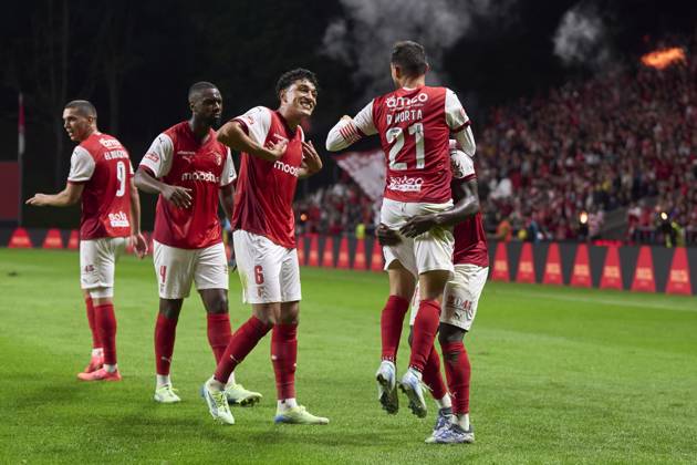 Sporting Clube de Braga v Sporting Clube de Portugal - Liga Portugal Betclic Ricardo Horta of SC Braga celebrates with his teammates after scoring his team s second goal during the Liga Portugal Betclic match between SC Braga and Sporting CP at Estadio Municipal de Braga in Braga, Portugal, on November 10, 2024. Braga, Portugal Portugal Copyright: xJosexManuelxAlvarezxReyx originalFilename:alvarezrey-notitle241110_npIXk
