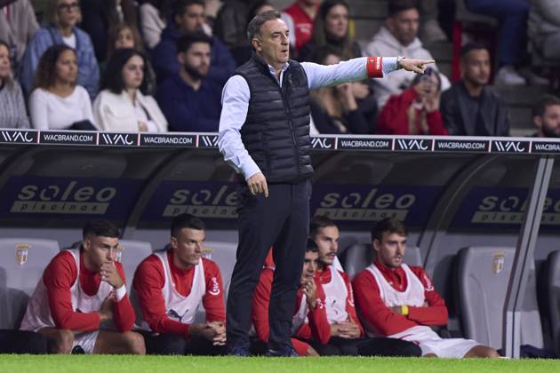 Sporting Clube de Braga v Sporting Clube de Portugal - Liga Portugal Betclic Carlos Carvalhal, Head Coach of SC Braga, reacts during the Liga Portugal Betclic match between SC Braga and Sporting CP at Estadio Municipal de Braga in Braga, Portugal, on November 10, 2024. Braga, Portugal Portugal Copyright: xJosexManuelxAlvarezxReyx originalFilename:alvarezrey-notitle241110_npQ6S