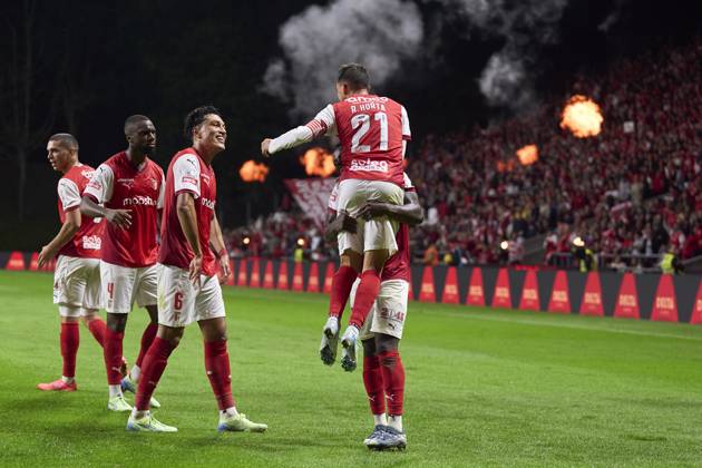 Sporting Clube de Braga v Sporting Clube de Portugal - Liga Portugal Betclic Ricardo Horta of SC Braga celebrates with his teammates after scoring his team s second goal during the Liga Portugal Betclic match between SC Braga and Sporting CP at Estadio Municipal de Braga in Braga, Portugal, on November 10, 2024. Braga, Portugal Portugal Copyright: xJosexManuelxAlvarezxReyx originalFilename:alvarezrey-notitle241110_nprSx