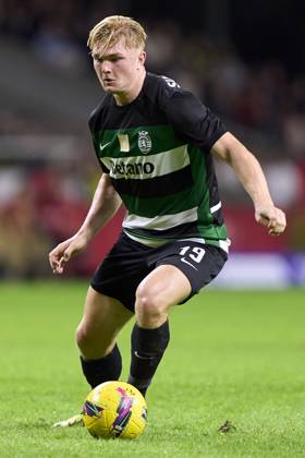 Sporting Clube de Braga v Sporting Clube de Portugal - Liga Portugal Betclic Conrad Harder of Sporting CP is in action during the Liga Portugal Betclic match between SC Braga and Sporting CP at Estadio Municipal de Braga in Braga, Portugal, on November 10, 2024. Braga, Portugal Portugal Copyright: xJosexManuelxAlvarezxReyx originalFilename:alvarezrey-notitle241110_nphrx