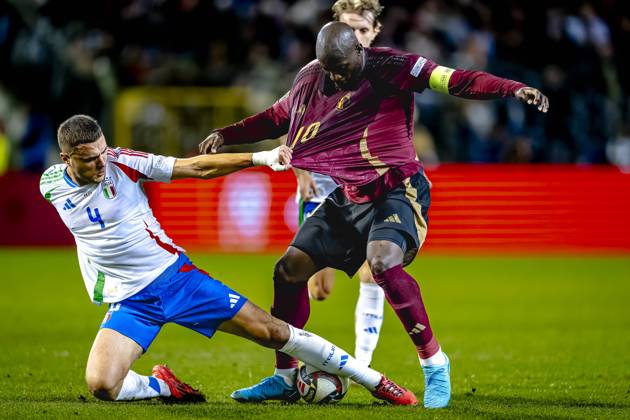 Bilder des Jahres 2024, Sport 11 November Sport Themen der Woche KW46 Italy defender Alessandro Buongiorno, Belgium forwarder Romelu Lukaku, during the match Belgium - Italy at the King Baudouin Stadiu for the UEFA Nations League - League A - Group A2 season 2024-2025 in BRUSSELS, Netherlands on 14 november 2024, (photo by Marcel van Dorst EYE4images DeFodi Images) not used in POL SRB CRO FRA GBR NED ITA USA Defodi-0779358548st