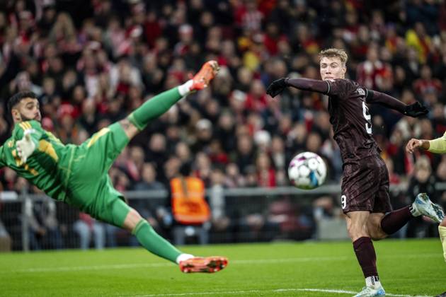 Bilder des Jahres 2024, Sport 11 November Sport Themen der Woche KW46 Sport Bilder des Tages Denmark s Rasmus Hoejlund header on goal during the UEFA Nations League match between Denmark and Spain at Parken in Copenhagen, Friday, November 15, 2024.. (Photo: Mads Claus Rasmussen Ritzau Scanpix) , Denmark Copyright: RitzauxScanpix MadsxClausxRasmussenx spdk20241115-214419-L