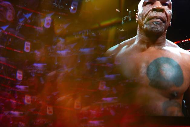 November 16, 2024, Manhattan, Kansas, USA: Reflections of the Paul, Tyson fight as viewed online presented by Netflix. Jake Paul wins the fight against Mike Tyson by unanimous decision after a full eight-round heavyweight match in AT&T Stadium in front of 70,000 fans on Friday. Hosted onine by Netflix with an estimated tens of millions of viewers. Manhattan USA - ZUMAt152 20241116_znp_t152_010 Copyright: xLukexTownsendx