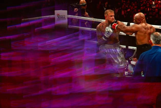 November 16, 2024, Manhattan, Kansas, USA: Reflections of the Paul, Tyson fight as viewed online presented by Netflix. Jake Paul wins the fight against Mike Tyson by unanimous decision after a full eight-round heavyweight match in AT&T Stadium in front of 70,000 fans on Friday. Hosted onine by Netflix with an estimated tens of millions of viewers. Manhattan USA - ZUMAt152 20241116_znp_t152_015 Copyright: xLukexTownsendx
