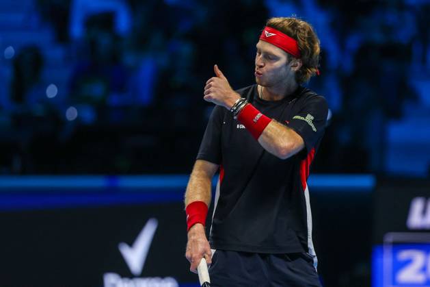 TENNIS - Internazionali di Tennis - Nitto ATP, Tennis Herren Finals - Ruud vs Rublev Andrey Rublev of Russia reacts during Men s Singles Group Stage match against Casper Ruud of Norway on day six of the Nitto ATP Finals 2024 at Inalpi Arena. Casper Ruud wins 6-4, 5-7, 6-2 over Andrey Rublev Turin Italy Copyright: xIPAxSport ABACAx