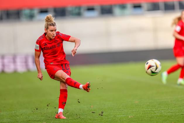 GER, München, FC Bayern München vs Carl Zeiss Jena, Google Pixel Frauen Bundesliga, Fussball, DFB, Spielzeit 2024 2025, FC Bayern Campus, 10. Spieltag, im Bild: Linda Dallmann (FC Bayern München Frauen 10) DFB DFL REGULATIONS PROHIBIT ANY USE OF PHOTOGRAPHS AS IMAGE SEQUENCES AND OR QUASI-VIDEO, 17.11.2024, Copyright: HMBxMedia HendrikxHamelau
