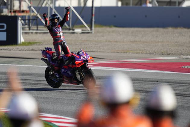 Bilder des Jahres 2024, Sport 11 November Sport Themen der Woche KW46 Sport Bilder des Tages MotoGP of Barcelona - Race Jorge Martin (89) of Spain and Prima Pramac Racing Ducati celebrates the victory as World Champions of MotoGP after the race of the Motul Solidarity Grand Prix of Barcelona at Circuit de Barcelona-Catalunya on November 17, 2024 in Barcelona, Spain. Barcelona Spain  Copyright: xJosexBretonx originalFilename:bretonhernandez-motogpof241117_npCU2.jpg