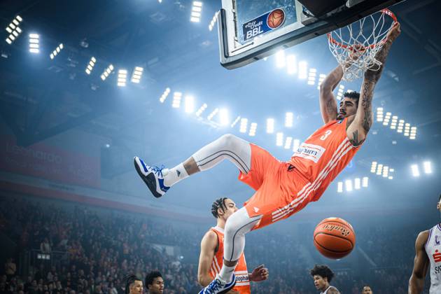 Bilder des Jahres 2024, Sport 11 November Sport Themen der Woche KW46 Sport Bilder des Tages Germany, Neu Ulm, 17.11.2024, Neu Ulm, ratiopharm ulm vs BG Göttingen - Basketball Bundesliga, Marcio Santos (ratiopharm ulm) controls the Ball ratiopharm Arena Neu Ulm Germany