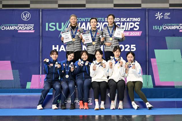 (L-R) Japan team group, Mannschaftsbild, Totale (JPN), Hana Noake, Yuka Takahashi, Rin Kosaka (JPN), China team group (CHN), Binyu Yang, Ahenaer Adake, Wenjing Jin, South Korea team group (KOR), Ji-Woo Park, Yoonji Kim, Yu-na Jeong, Soo-Min Kang, NOVEMBER 17, 2024 - Speed skating, Eisschnelllauf : 2025 ISU Four Continents speed skating championships Women s Team Pursuit Award ceremony at YS Arena Hachinohe in Aomori, Japan. Noxthirdxpartyxsales  (273594017)