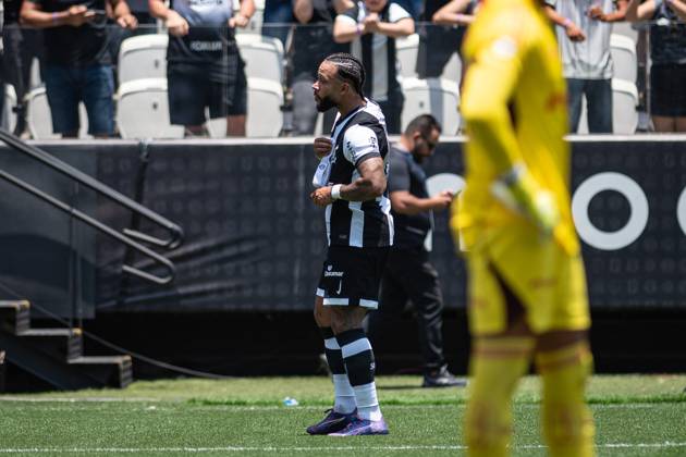 Match between corinthians and cruzeiro for the 2024 brazilian football championship Sao paulo (sp), 11 20 2024 - brasileiro corinthians vs cruzeiro - memphis depay celebrates his goal in the match between corinthians and cruzeiro, valid for the 34th round of the 2024 brazilian football championship, on the morning of this wednesday, november 20, 2024, at neo quimica arena, in sao paulo-sp. (Foto: Ronaldo Barreto Thenews2 imago images) SPO Copyright: xRONALDOxBARRETOx