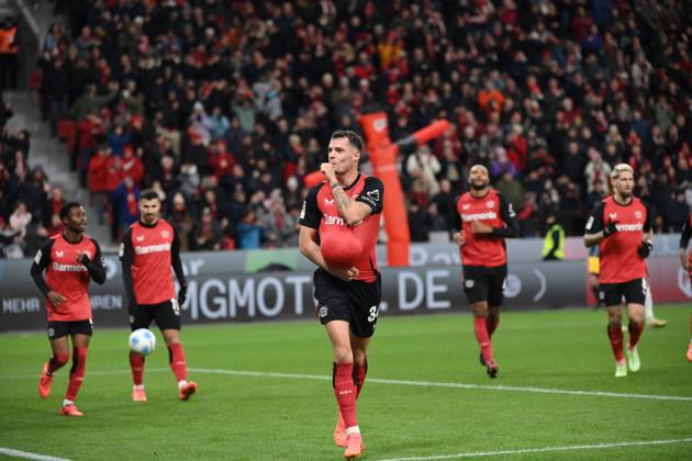 Bilder des Jahres 2024, Sport 11 November Sport Themen der Woche KW47 Baby Jubel Granit Xhaka (Bayer 04 Leverkusen) 23.11.2024, Fussball 1. Bundesliga, 11. Spieltag, Saison 2024 2025 Bayer 04 Leverkusen - 1. FC Heidenheim 5:2 Foto: Weis TEAM2 DFL regulations prohibit any use of photographs as image sequences and or quasi-video Leverkusen BayArena Nordrhein Westfalen Deutschland