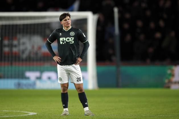 EINDHOVEN - Thom van Bergen of FC Groningen disappointment after the 1-0 during the Dutch Eredivisie match between PSV Eindhoven and FC Groningen at Phillips Stadium on Nov. 23, 2024 in Eindhoven, Netherlands. ANP BART STOUTJESDIJK Dutch Eredivisie 2024 25 xVIxANPxSportx xxANPxIVx 514105100 originalFilename: 514105100