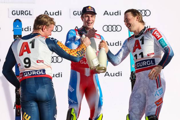 Bilder des Jahres 2024, Sport 11 November Sport Themen der Woche KW47 Sport Bilder des Tages ALPINE SKIING - FIS WC Gurgl GURGL,AUSTRIA,24.NOV.24 - ALPINE SKIING - FIS World Cup, slalom, men. Image shows the rejoicing of Kristoffer Jakobsen (SWE), Clement Noel (FRA) and Atle Lie McGrath (NOR)..  GEPAxpictures xPatrickxSteiner