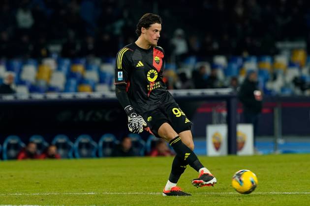 SSC Napoli v AS Roma - Serie A Mile Svilar of AS Roma during the Serie A match between SSC Napoli and AS Roma at Stadio Diego Armando Maradona Naples Italy on 24 November 2024. Naples Naples Italy  Copyright: xFrancoxRomanox originalFilename:romano-sscnapol241124_np0A7
