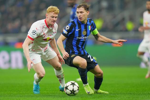 Inter Milan s Nicolo Barella fights for the ball with Leipzig s Antonio Nusa during the Uefa Champions League soccer match between Inter and Leipzig at the San Siro Stadium in Milan, north Italy - Tuesday , November 26 , 2024. - Soccer . Copyright: xSpada LaPressex