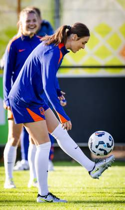 ZEIST - Danio«lle van de Donk during a training session of the Dutch soccer players ahead of a practice international against China. ANP SEM VAN DER WAL xVIxANPxSportx xxANPxIVx 514440472 originalFilename: 514440472