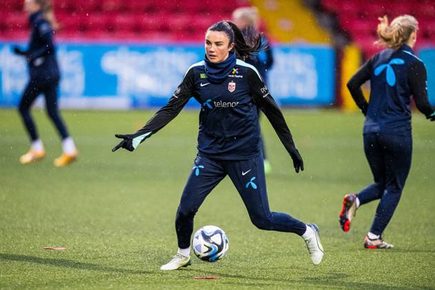 241128 Ingrid Syrstad Engen of the Norwegian women s national football team during a training session on November 28, 2024 in Larne. Photo: Marius Simensen BILDBYRAN COP 238 bbeng dam football fotball fotboll norge norway practice soccer training trening träning uefa women s EURO Qualifier, EM, Europameisterschaft Copyright: MARIUSxSIMENSEN BB241128BB594