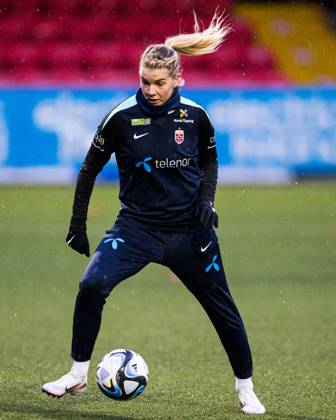 Sport Bilder des Tages 241128 Ada Hegerberg of the Norwegian women s national football team during a training session on November 28, 2024 in Larne. Photo: Marius Simensen BILDBYRAN COP 238 bbeng dam football fotball fotboll norge norway practice soccer training trening träning uefa women s EURO Qualifier, EM, Europameisterschaft Copyright: MARIUSxSIMENSEN BB241128BB620