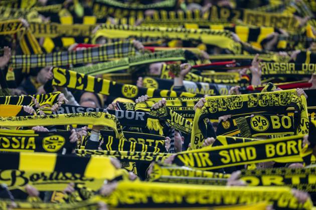 30.11.2024: Fußball: Borussia Dortmund - FC Bayern München, 12. Spieltag im Signal-Iduna-Park. Dortmunds Fans feiern auf der Südtribüne. WICHTIGER HINWEIS: Gemäß den Vorgaben der DFL und des DFB ist es untersagt, in dem Stadion und oder vom Spiel angefertigte Fotoaufnahmen in Form von Sequenzbildern und oder videoähnlichen Fotostrecken zu verwerten bzw. verwerten zu lassen. Copyright: xKirchner DavidxInderliedx
