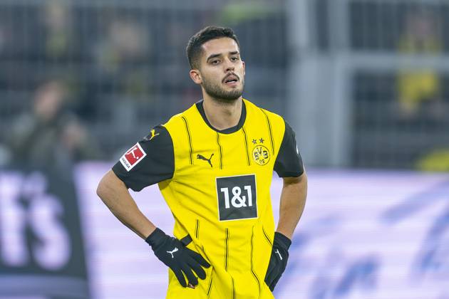 30.11.2024: Fußball: Borussia Dortmund - FC Bayern München, 12. Spieltag im Signal-Iduna-Park. Dortmunds Yan Couto ist enttäuscht nach dem Schlusspfiff. WICHTIGER HINWEIS: Gemäß den Vorgaben der DFL und des DFB ist es untersagt, in dem Stadion und oder vom Spiel angefertigte Fotoaufnahmen in Form von Sequenzbildern und oder videoähnlichen Fotostrecken zu verwerten bzw. verwerten zu lassen. Copyright: xKirchner DavidxInderliedx