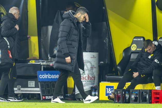 30.11.2024: Fußball: Borussia Dortmund - FC Bayern München, 12. Spieltag im Signal-Iduna-Park. Dortmunds Trainer Nuri Sahin schlägt die Hände vor das Gesicht. WICHTIGER HINWEIS: Gemäß den Vorgaben der DFL und des DFB ist es untersagt, in dem Stadion und oder vom Spiel angefertigte Fotoaufnahmen in Form von Sequenzbildern und oder videoähnlichen Fotostrecken zu verwerten bzw. verwerten zu lassen. Copyright: xKirchner DavidxInderliedx