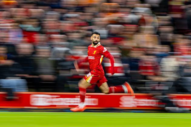 Football - FA Premier League - Liverpool FC v Manchester City FC LIVERPOOL, ENGLAND - Sunday, December 1, 2024: Liverpool s Mohamed Salah during the FA Premier League match between Liverpool FC and Manchester City FC at Anfield. (Photo by David Rawcliffe Propaganda) LIVERPOOL Anfield MERSEYSIDE ENGLAND Copyright: xDavidxRawcliffex P2024-12-01-Liverpool_Man_City-9