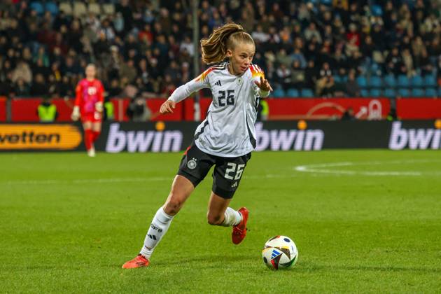 Bochum, Deutschland 02. Dezember 2024: Testspiel - Fußball-Frauen-Nationalmannschaft - Deutschland vs. Italien Im Bild: Vivien Endemann (Deutschland) DFB regulations prohibit any use of photographs as image sequences and or quasi-video Vonovia Ruhrstadion Nordrhein Westfalen Copyright: xFotostandx xFantinix
