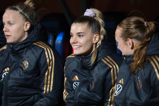 Bochum, Deutschland 02. Dezember 2024: Testspiel - Fußball-Frauen-Nationalmannschaft - Deutschland vs. Italien Im Bild: v.li. Pia-Sophie Wolter (Deutschland), Selina Cerci (Deutschland) und Lisanne Gräwe Graefe (Deutschland) DFB regulations prohibit any use of photographs as image sequences and or quasi-video Vonovia Ruhrstadion Nordrhein Westfalen Copyright: xFotostandx xFantinix