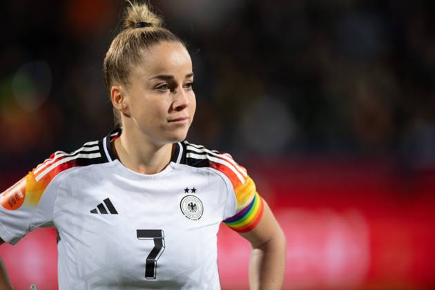 Giulia GWINN (GER) Portraet, Porträt, Portrait, Angeschnittenes Einzelbild, Einzelmotiv, Fussball Laenderspiel der Frauen, Deutschland (GER) - Italien (ITA) 1-2, am 02.12.2024 in Bochum Deutschland. Â