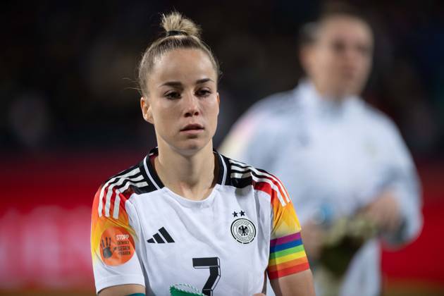 Giulia GWINN (GER) , Portraet, Porträt, Portrait, Angeschnittenes Einzelbild, Einzelmotiv, Fussball Laenderspiel der Frauen, Deutschland (GER) - Italien (ITA) 1-2, am 02.12.2024 in Bochum Deutschland. Â