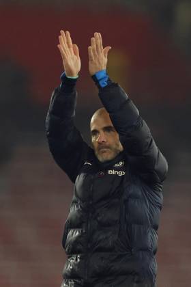 Football - 2024 2025 Premier League - Southampton vs Chelsea - St Mary™s Stadium - Wednesday 4th December 2024 Enzo Maresca Chelsea Head Coach applauds the fans after the final whistle at St Mary™s Stadium COLORSPORT Shaun Boggust