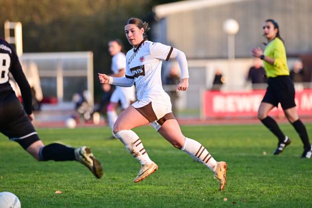 Fußball I Frauen I Saison 2024 2025 I Regionalliga Nord I 12. Spieltag I SV Henstedt-Ulzburg - FC St. Pauli I 01.12.2024 Nahaufnahme, Einzelfoto, Freisteller, Portrait, Porträt, Einzelbild, Einzelfoto, Körper: Lina Jubel (24, FC St. Pauli). Copyright: xLobeca WolfxGebhardtx