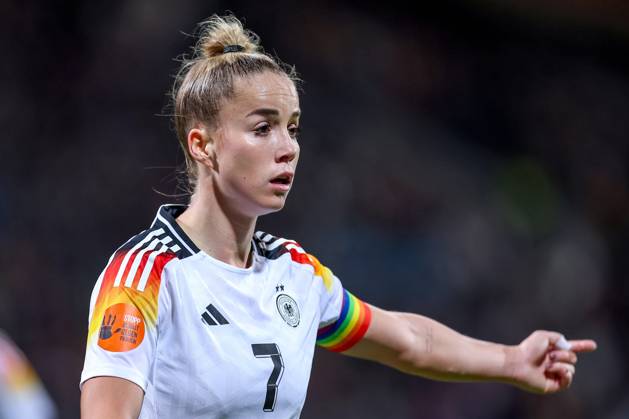 02.12.2024, Fußball Länderspiel Frauen, Deutschland - Italien, Vonovia-Ruhrstadion Bochum, Saison 2024 2025: Giulia Gwinn (GER 7) DFB regulations prohibit any use of photographs as image sequences and or quasi-video. Nordrhein-Westfalen Deutschland