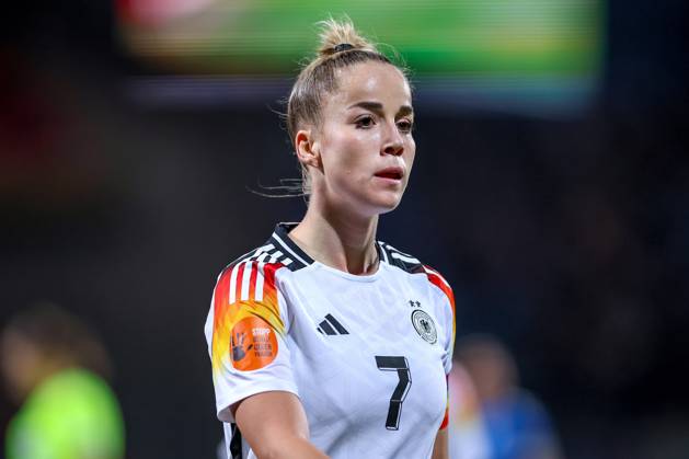 02.12.2024, Fußball Länderspiel Frauen, Deutschland - Italien, Vonovia-Ruhrstadion Bochum, Saison 2024 2025: Giulia Gwinn (GER 7) DFB regulations prohibit any use of photographs as image sequences and or quasi-video. Nordrhein-Westfalen Deutschland