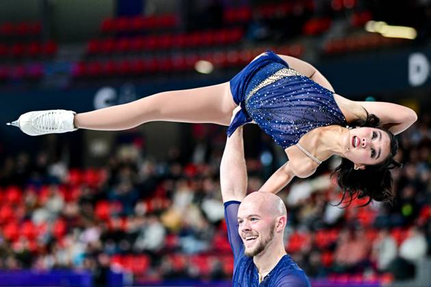 Bilder des Jahres 2024, Sport 12 Dezember Sport Themen der Woche KW 49 Sport Bilder des Tages Ellie KAM & Danny O SHEA (USA), during Senior Pairs Short Program, at the ISU Grand Prix of Figure skating, Eiskunstlauf Final 2024, at Patinoire Polesud, on December 5, 2024 in Grenoble, France. Noxthirdxpartyxsales  (275357850)
