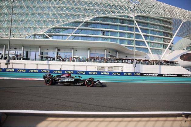 Lewis Hamilton (Mercedes AMG Petronas Formula One Team, 44), FP3, Freies Training 3, Free Practice 3, ARE, Formel 1 Weltmeisterschaft, Abu Dhabi Grand Prix, Yas Marina Circuit, 07.12.2024 ARE, Formel 1 Weltmeisterschaft, Abu Dhabi Grand Prix, Vereinigte Arabische Emirate, Yas Marina Circuit, 07.12.2024 Abu Dhabi Copyright: xEibner-Pressefoto AnnikaxGrafx EP_AGF