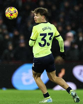 Premier League Aston Villa v Southampton Tyler Dibling of Southampton in action during the Premier League match Aston Villa vs Southampton at Villa Park, Birmingham, United Kingdom, 7th December 2024 (Photo by Mark Cosgrove News Images) Birmingham Villa Park West Midlands United Kingdom Copyright: xMarkxCosgrove NewsxImagesx