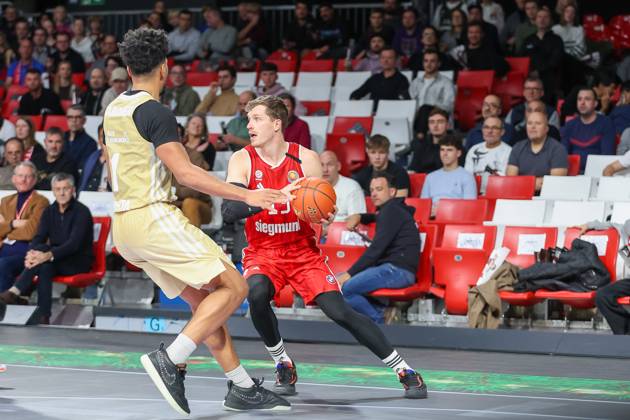 Andreas Obst (FC Bayern Basketball, 13) mit Ball, GER, FC Bayern Muenchen vs. SC RASTA Vechta, Basketball, BBL Pokal, Viertelfinale, Saison 2024 2025, 09.12.2024, GER, FC Bayern Muenchen vs. SC RASTA Vechta, Basketball, BBL Pokal, Viertelfinale, Saison 2024 2025, 09.12.2024 Muenchen Copyright: xEibner-Pressefoto JennixMaulx EP_JML