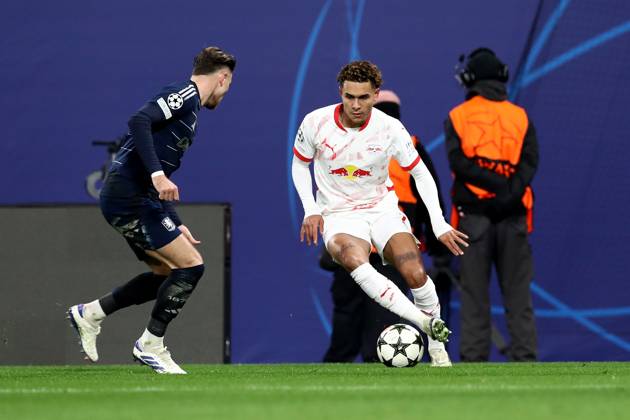 10.12.2024, xtgx, Fussball UEFA Champions League, RB Leipzig - Aston Villa emspor, v.l. Antonio Nusa (RB Leipzig) Matty Cash (Aston Villa FC) Zweikampf, Aktion, action, battle for the ball (DFL DFB REGULATIONS PROHIBIT ANY USE OF PHOTOGRAPHS as IMAGE SEQUENCES and or QUASI-VIDEO) Leipzig